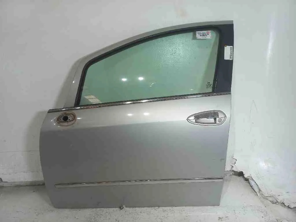 Portas Completa Lado Esquerdo, Parabrisa, Vidro Traseiro, Vidros Portas direita e Vidros vigia Linea 2010
